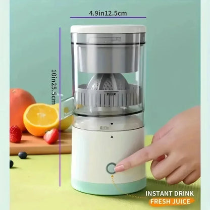 Small juicer with dimensions and a hand pressing a button, surrounded by fruits on a light green background.